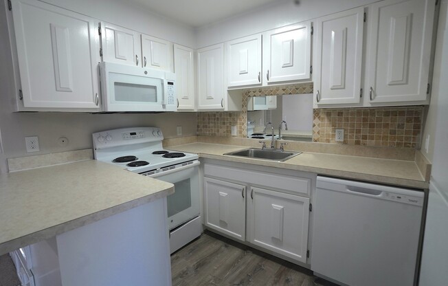 2 beds, 1 bath, 1,050 sqft, $2,600, Unit 4