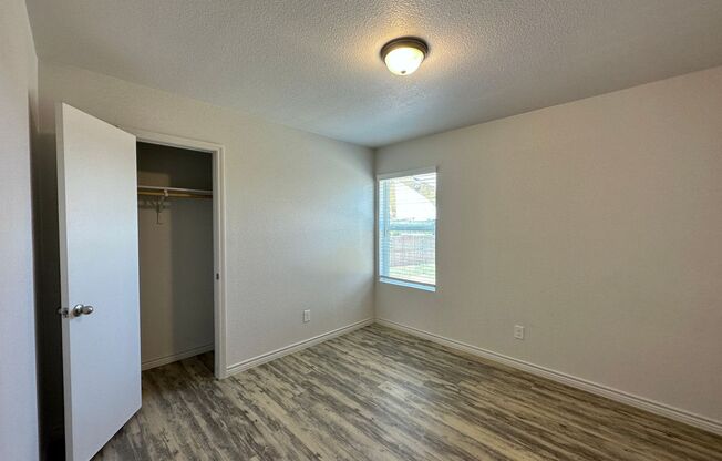 3 beds, 2 baths, 1,248 sqft, $1,395, Unit 1825 B Clovis