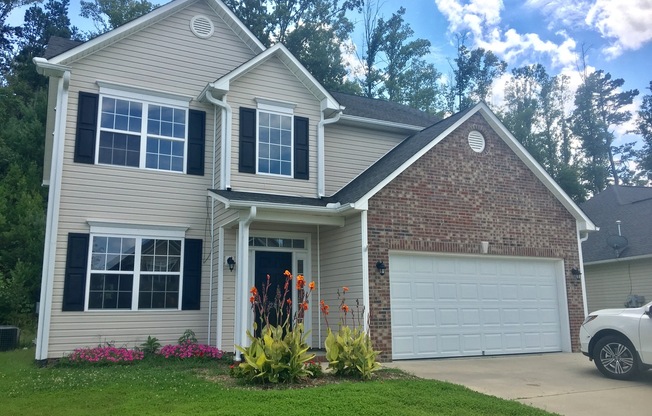 Spacious House in Woodfin/ 4 bedrooms-2.5 bath