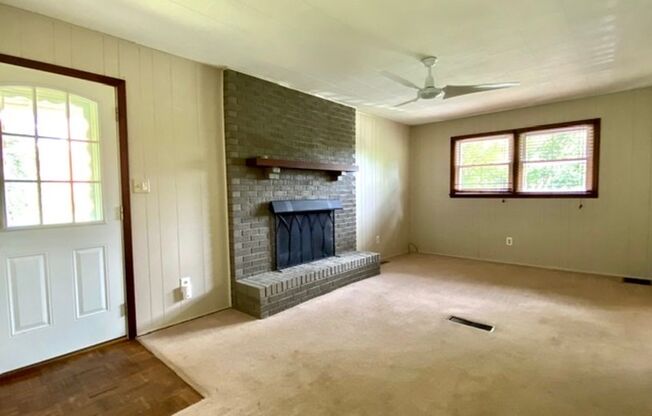 3 beds, 1.5 baths, $2,295