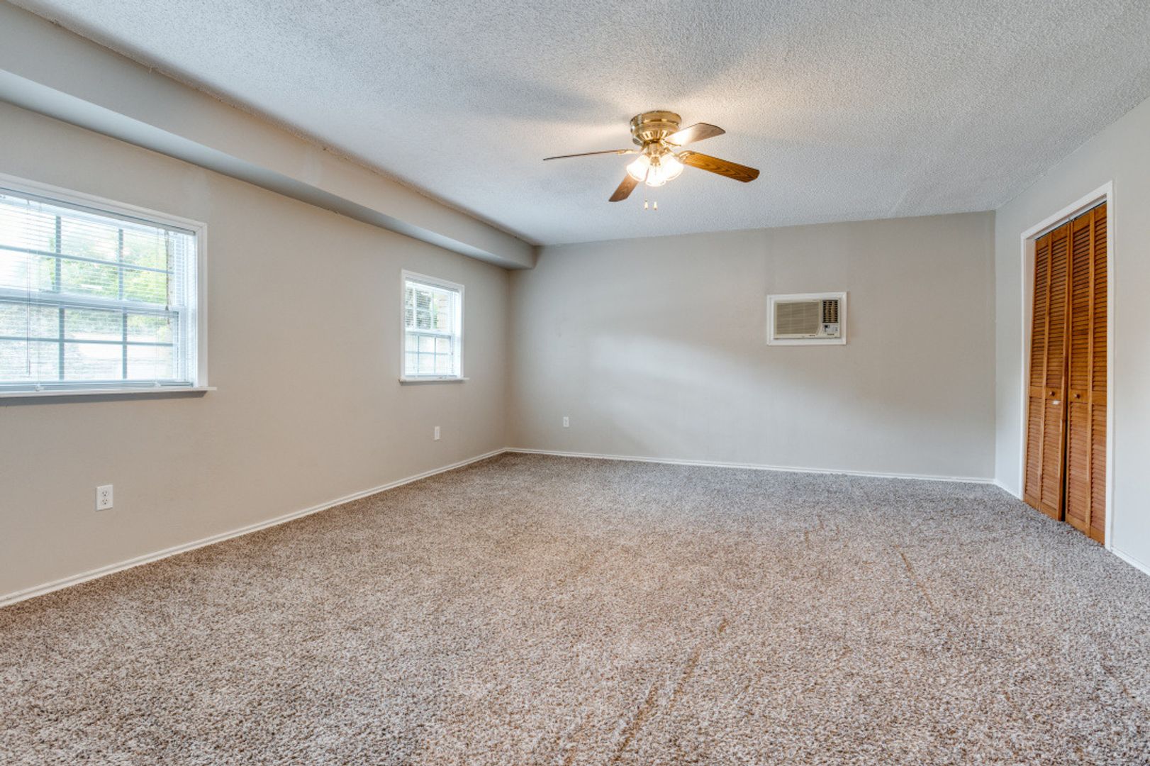 Ready to Lease! 4 Bd, 2 Ba | N. Arlington