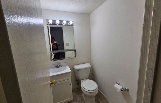 1 bed, 1.5 baths, 825 sqft, $1,095, Unit Z-03