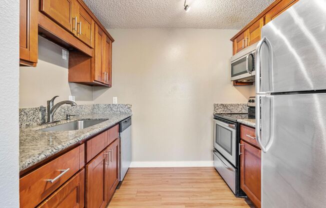 2 beds, 1 bath, 900 sqft, $2,195, Unit 2734 SE Alder Street