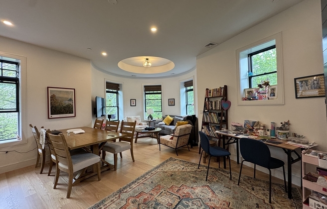 1 STRATHMORE RD
