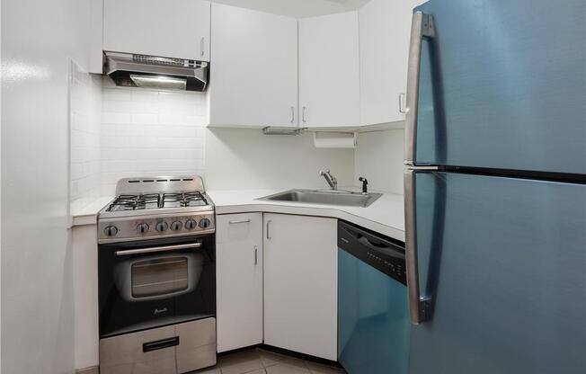 1 bed, 1 bath, 680 sqft, $3,800, Unit 7-H