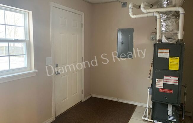 3 beds, 1 bath, $995