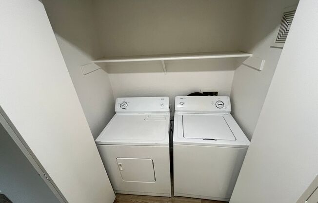 2 beds, 1 bath, 848 sqft, $1,900, Unit 2102