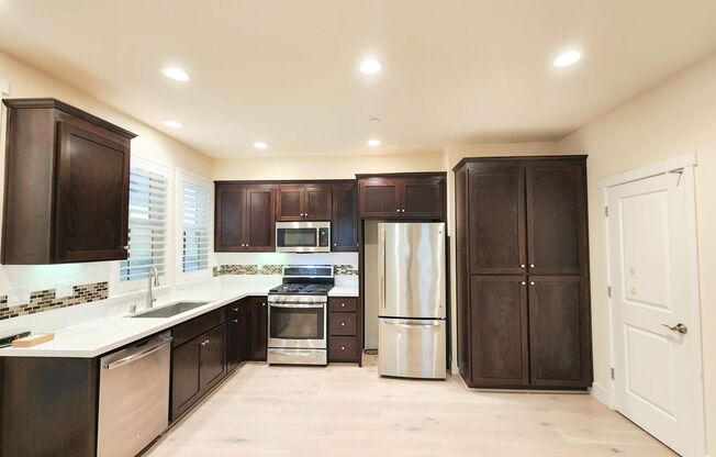 Modern 3 bed 2.5 bath townhome