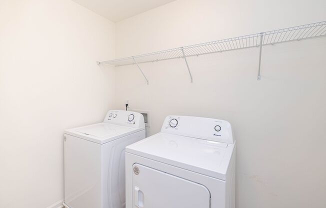 Spacious 3BD/2.5BTH Paired Home minutes from I-77 and I-40 Available NOW