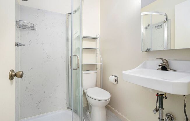 2 beds, 2 baths, $3,000, Unit 1372 Pearl St. #B