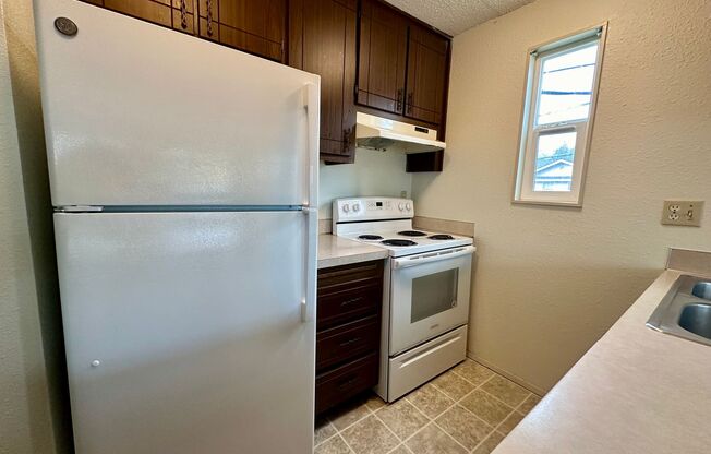 3 beds, 1 bath, $1,695, Unit 4