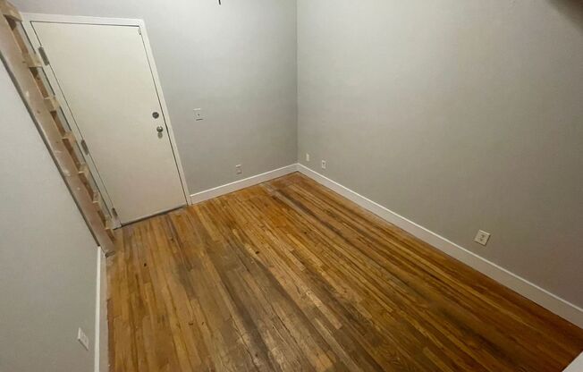 2 beds, 2 baths, $1,300, Unit Unit 202