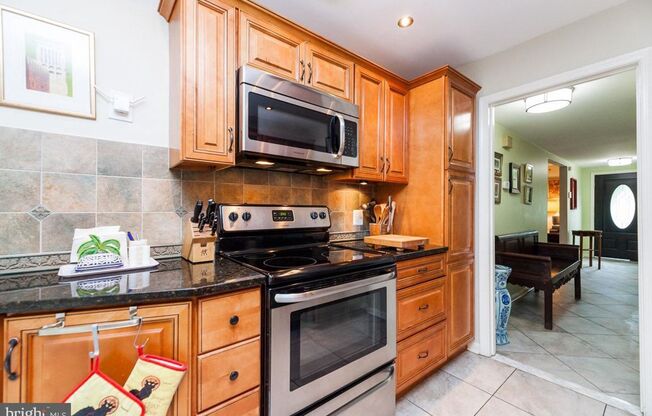 Come see what McLean has to offer you with this Beautiful end-unit townhome!!