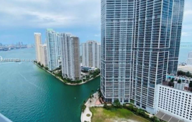 Breathtaking views from every corner of this 33rd-floor unit.Highly desirable 1-bedroom, 1.5-bath residence in Downtown’s most iconic building.
