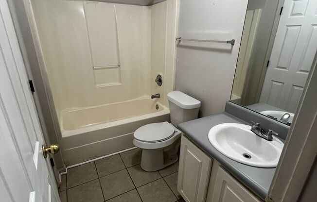 2 Bedroom/2 Bath Duplex Perfect for Roommates