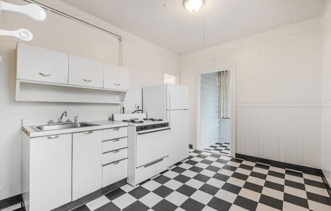 Great deal on a plex in Goose Hollow!