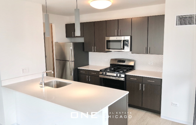 156 W Superior St
