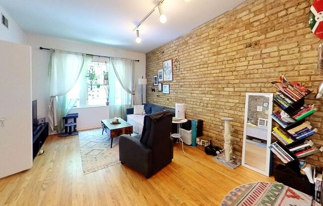 1307-17 W. Addison