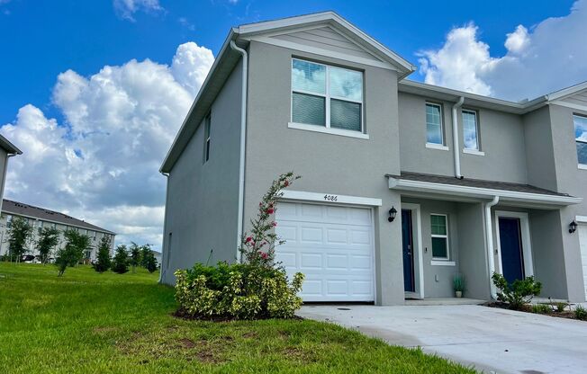 New Townhome 3 bed 2.5 bath in St Cloud, FL