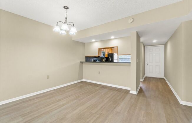 Spacious 2BR/2BA Condo at Whitehall - West Palm Beach