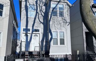 1819 N Washtenaw Ave