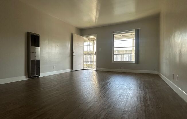 LAST 1 Bedroom/ 1 Bathroom Apartment Available!
