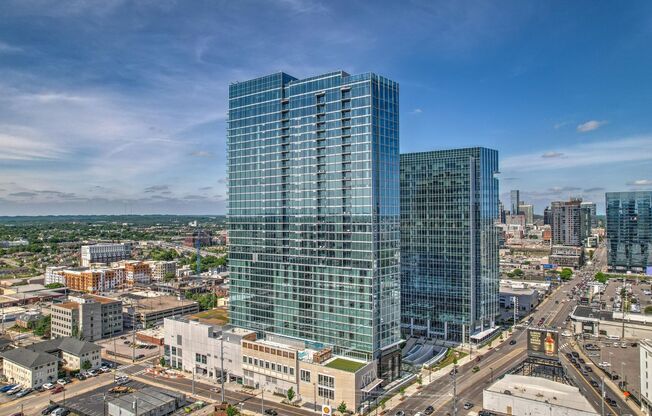 1 Bedroom Luxury Condo w/ Exquisite Design and World-class Service