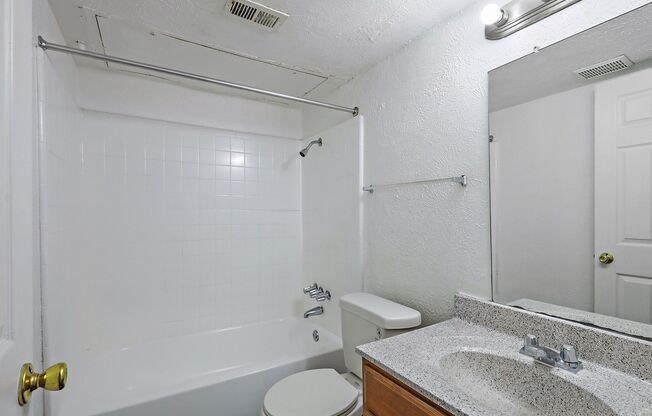 2 beds, 1.5 baths, $1,150, Unit 2053