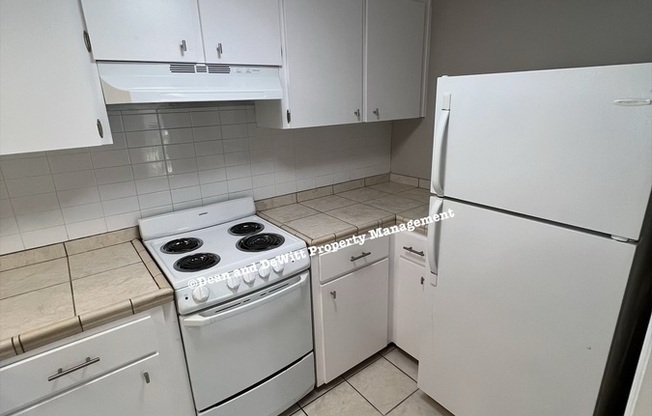 524 Bay St NE #1