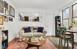 318 E 11 ST