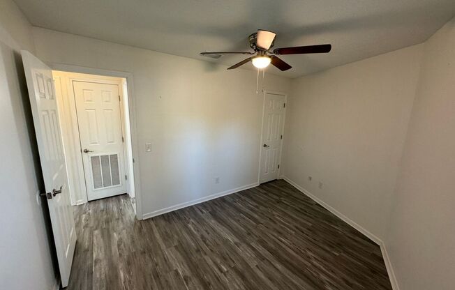 2 beds, 1 bath, 750 sqft, $1,250, Unit 1616 Gainer Ave.