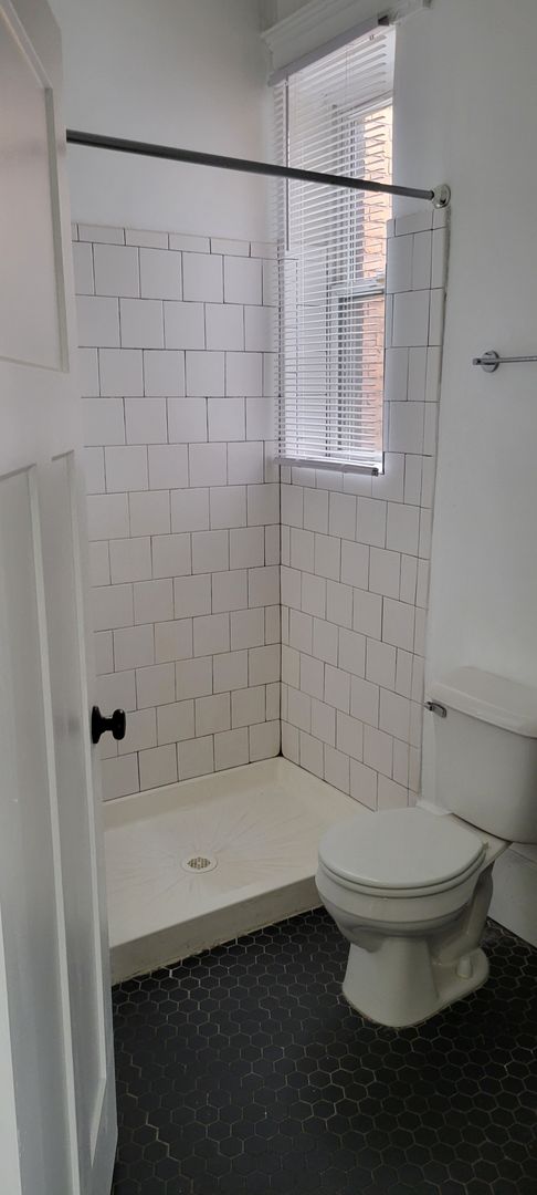 2 beds, 1 bath, 778 sqft, $1,595, Unit 16