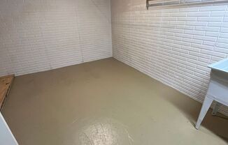 2 Bedroom Condo- END UNIT!! FINISHED BASEMENT!!