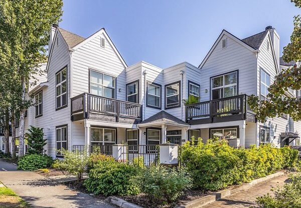 Avignon Townhomes in Redmond