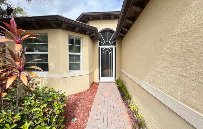 2 bed 2 bath  + Den Gulfstream model in Town Park at Tradition. Move-in ready!