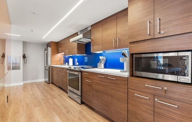 1 bed, 1 bath, 735 sqft, $4,000, Unit 25R