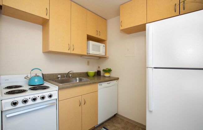 Studio, 1 bath, 423 sqft, $1,380, Unit 818