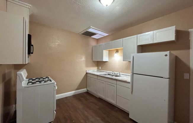 1 bed, 1 bath, 702 sqft, $775