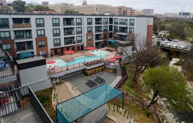 exterior shot of luxury austin apartments near red river district