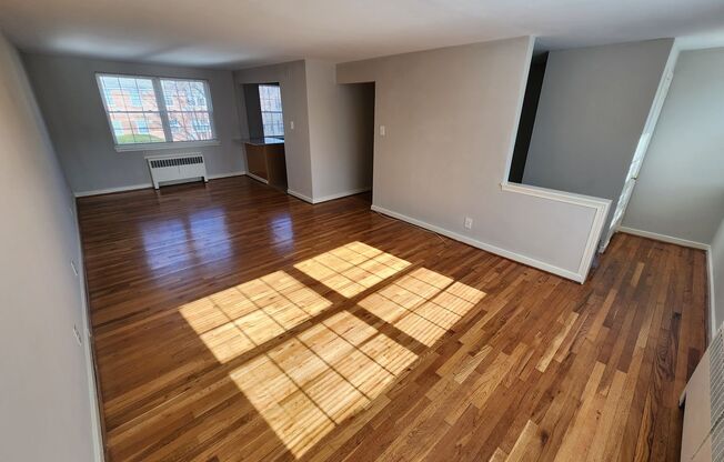 2 beds, 1 bath, 897 sqft, $2,135, Unit G-20