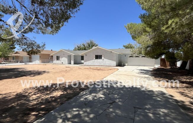 Spacious 3 Bedroom, 2 Bathroom Apple Valley Home!