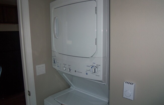 1 bed, 1 bath, 400 sqft, $1,195, Unit chin283-1