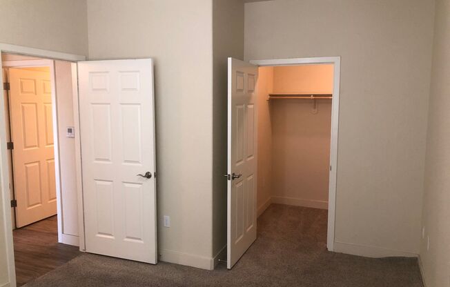 1 bed, 1 bath, 809 sqft, $1,975