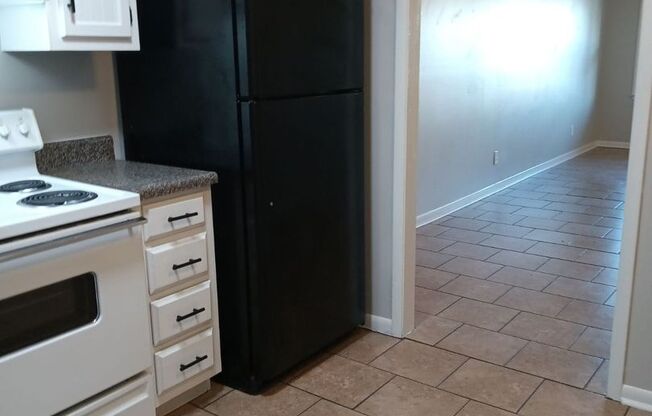 2 beds, 1 bath, 1,000 sqft, $899, Unit Apt C