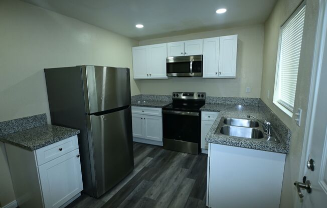 3 Bedroom Apartment -NO PETS -2830 Cedar St