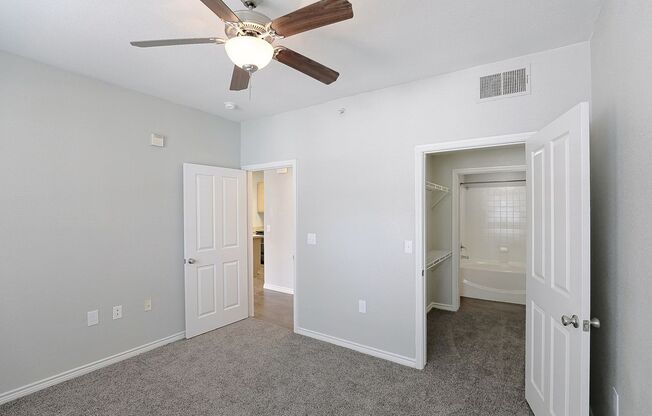 1 bed, 1 bath, 715 sqft, $1,051