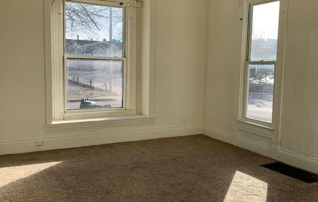 1 bed, 1 bath, $725, Unit Apt 1