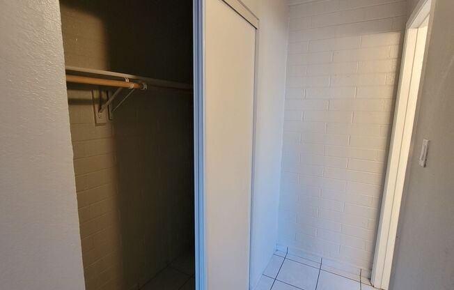 Studio, 1 bath, 400 sqft, $749, Unit 01
