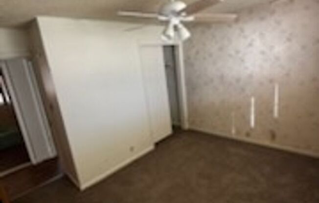 3 beds, 2 baths, $1,395