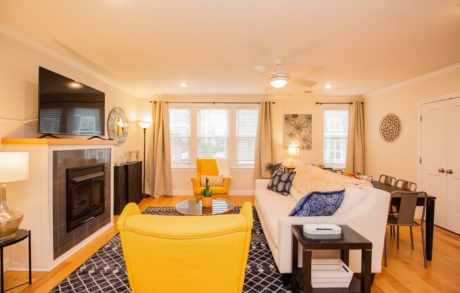 2 beds, 2 baths, 1,000 sqft, $7,800, Unit 4